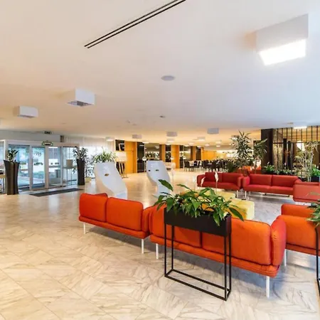 Hotel apartamentowy Royal Solny Z Aneksem, Klimatyzacją I Konsolą Ps4 W Z Krytym Basenem, Sauną I