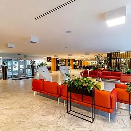 Royal Solny Z Aneksem, Klimatyzacja I Konsola Ps4 W Z Krytym Basenem, Sauna I Aparthotel